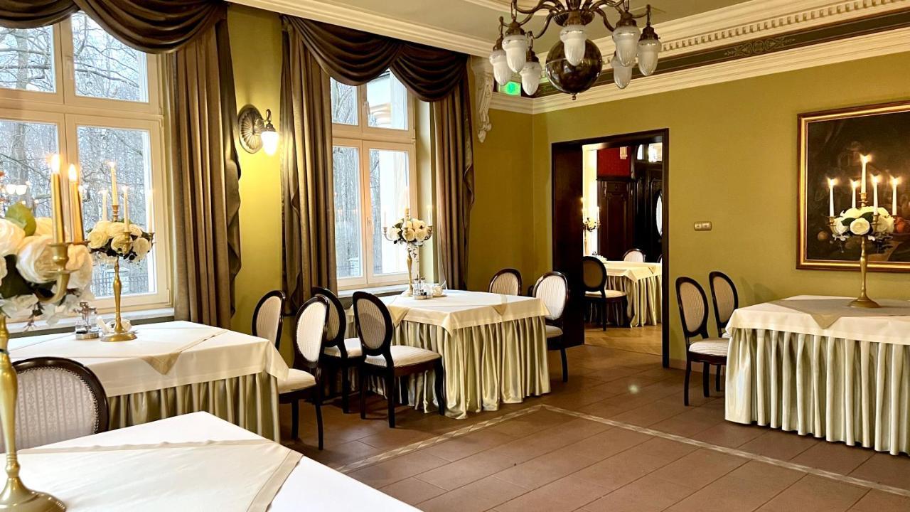 Hotel "Dworek Lesniczowka" Wodzislaw Slaski Luaran gambar