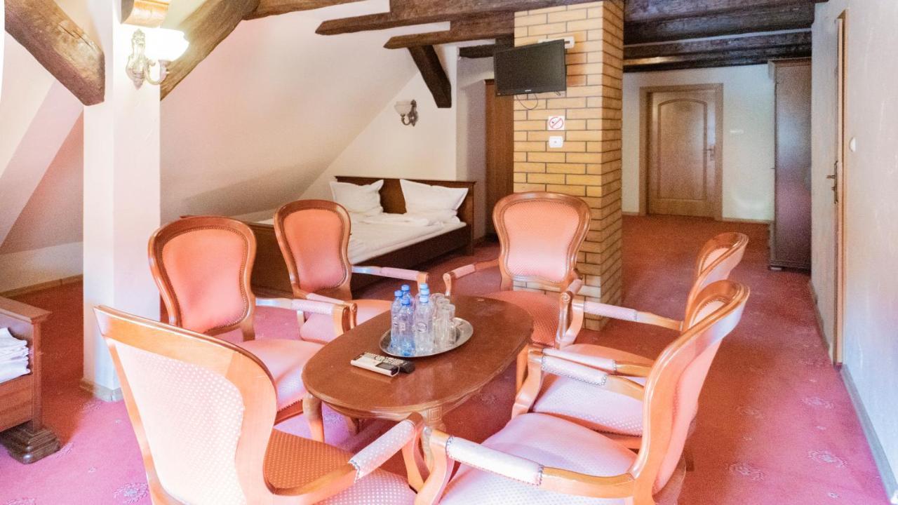 Hotel "Dworek Lesniczowka" Wodzislaw Slaski Luaran gambar