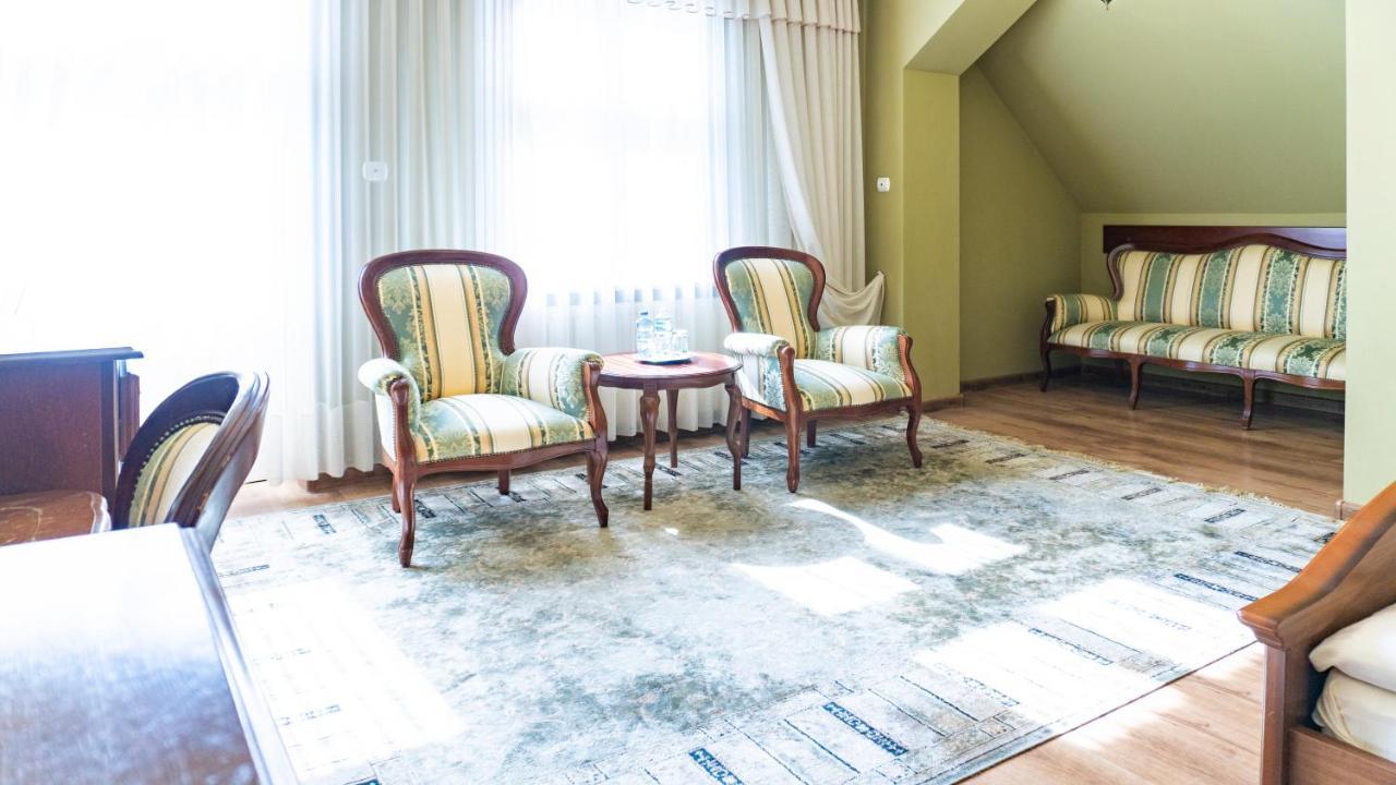 Hotel "Dworek Lesniczowka" Wodzislaw Slaski Luaran gambar