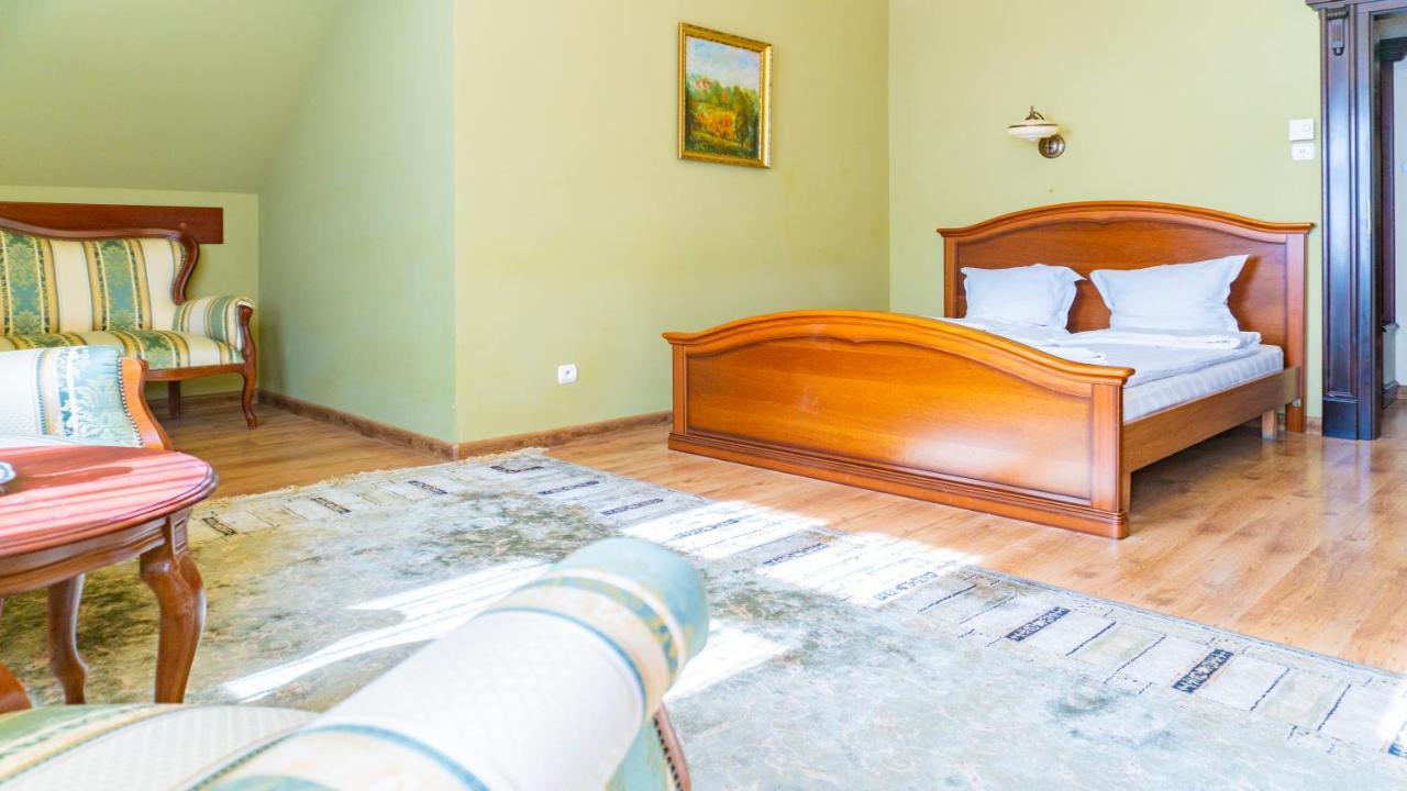 Hotel "Dworek Lesniczowka" Wodzislaw Slaski Luaran gambar