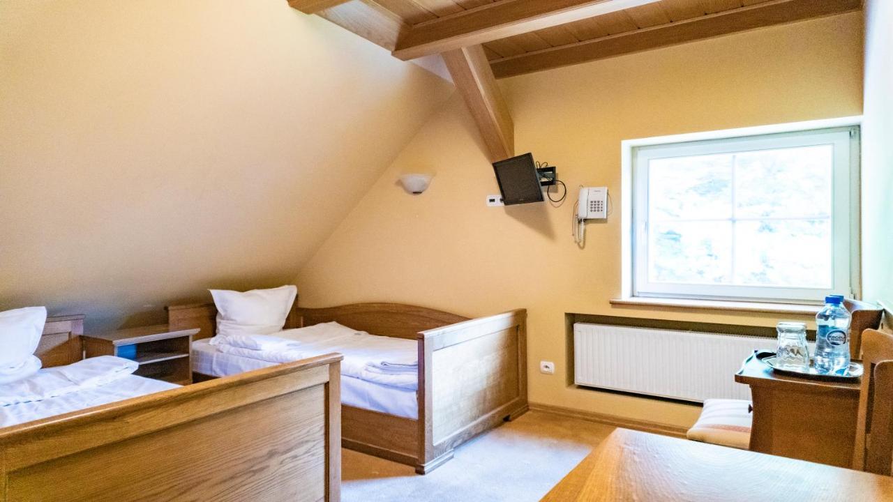 Hotel "Dworek Lesniczowka" Wodzislaw Slaski Luaran gambar
