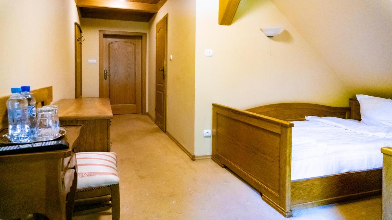 Hotel "Dworek Lesniczowka" Wodzislaw Slaski Luaran gambar