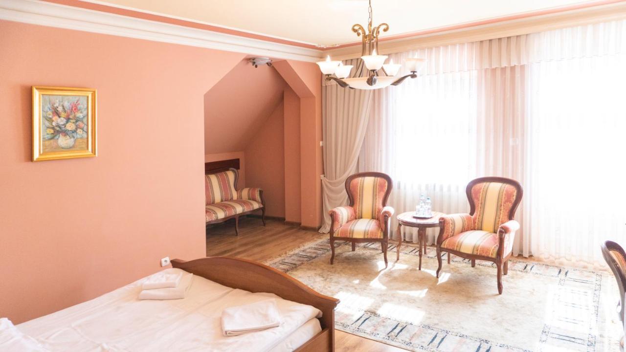 Hotel "Dworek Lesniczowka" Wodzislaw Slaski Luaran gambar