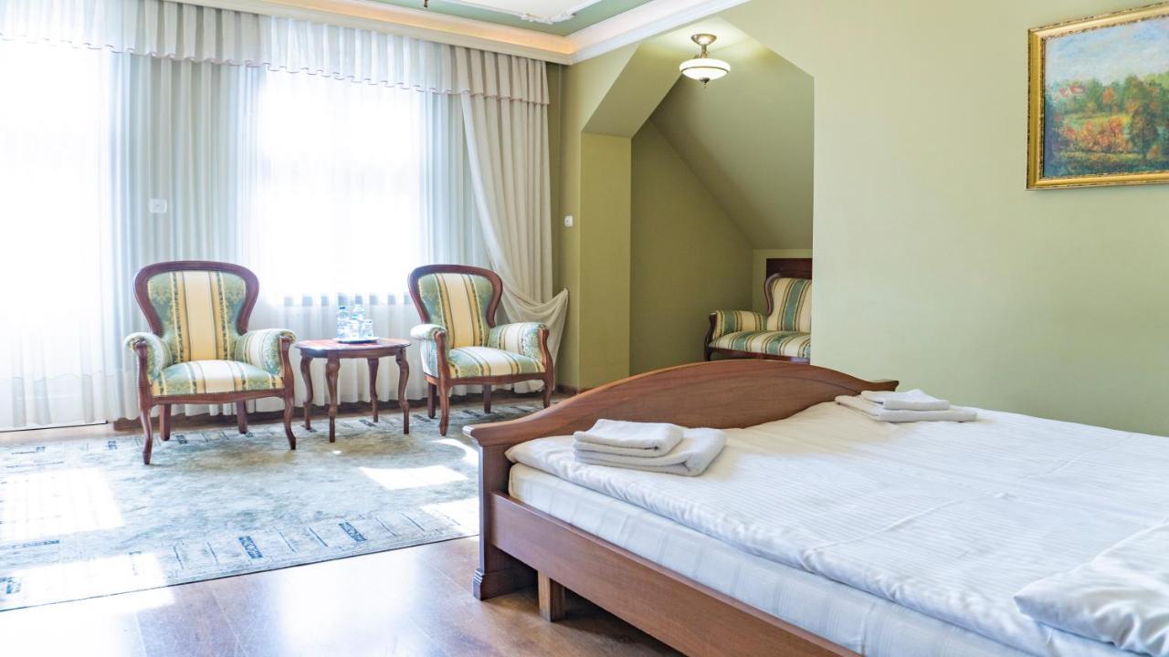 Hotel "Dworek Lesniczowka" Wodzislaw Slaski Luaran gambar