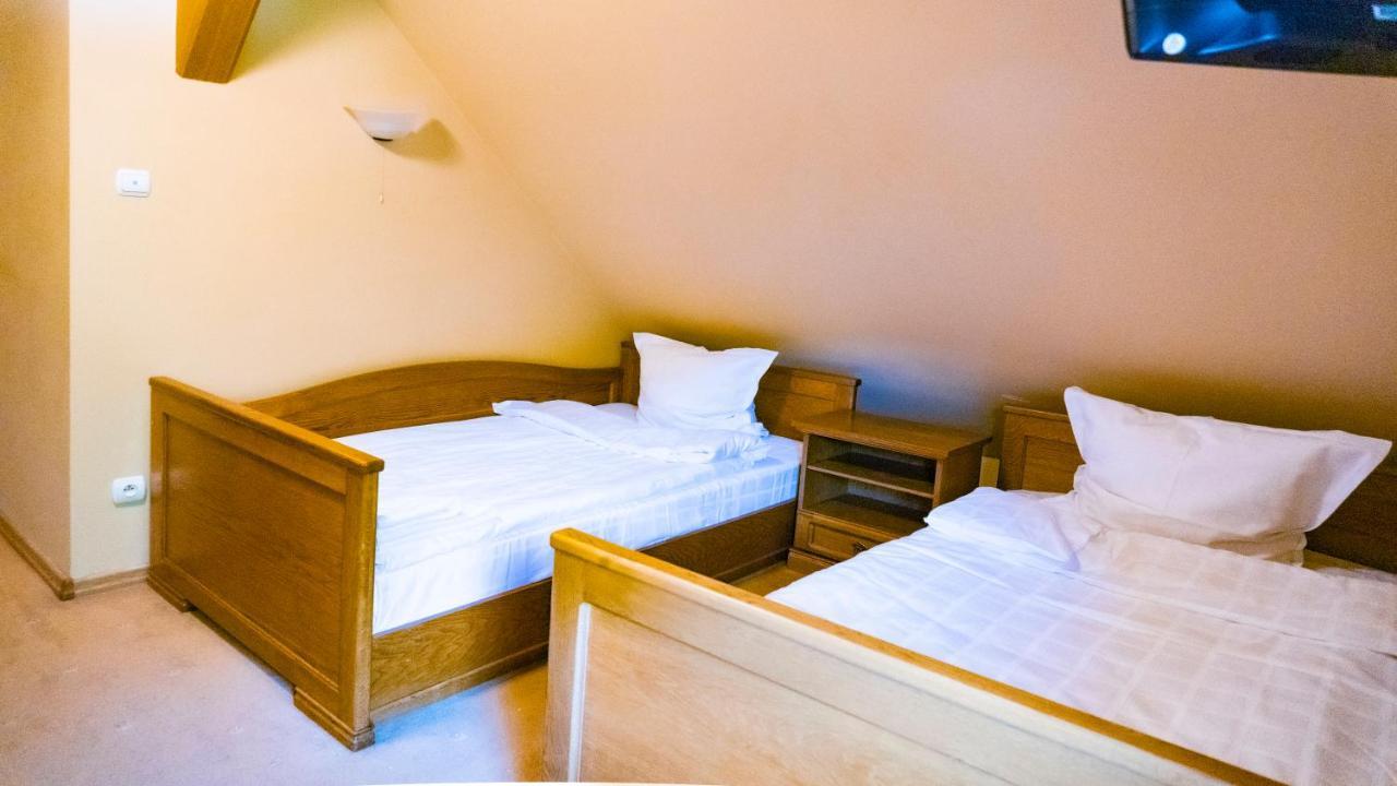 Hotel "Dworek Lesniczowka" Wodzislaw Slaski Luaran gambar