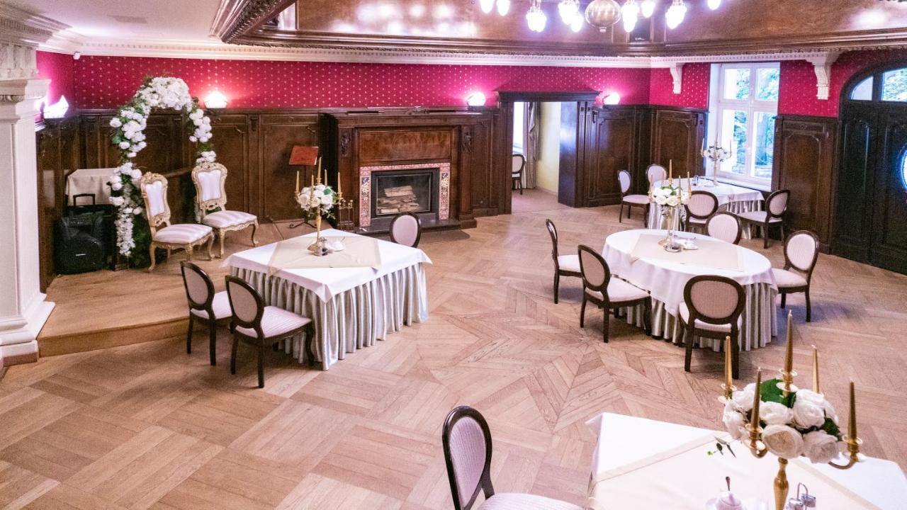 Hotel "Dworek Lesniczowka" Wodzislaw Slaski Luaran gambar