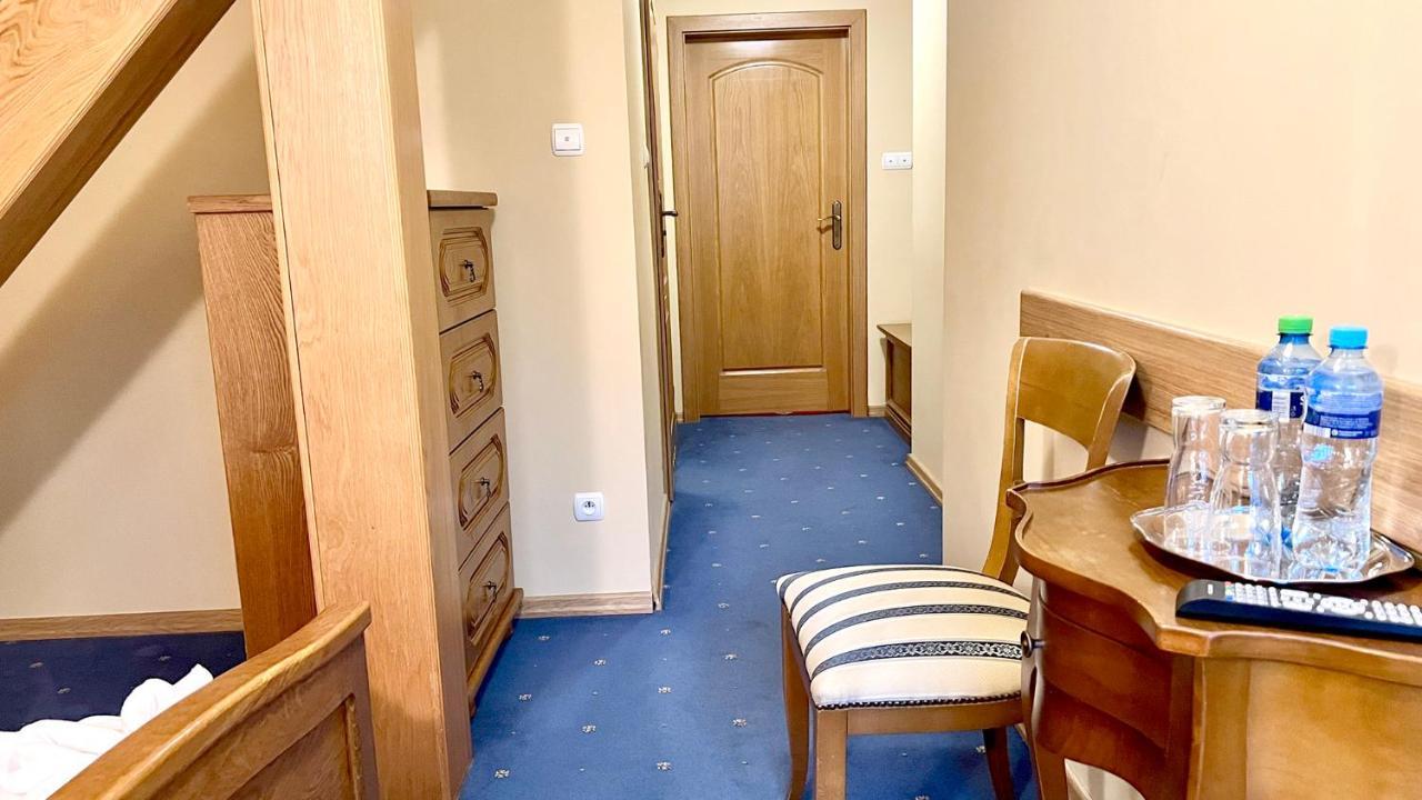 Hotel "Dworek Lesniczowka" Wodzislaw Slaski Luaran gambar