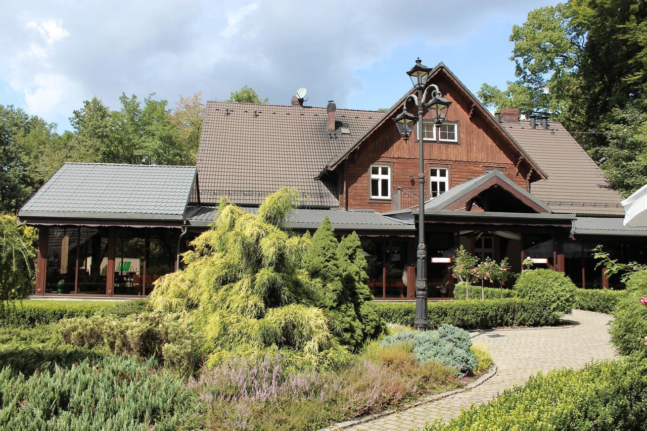 Hotel "Dworek Lesniczowka" Wodzislaw Slaski Luaran gambar